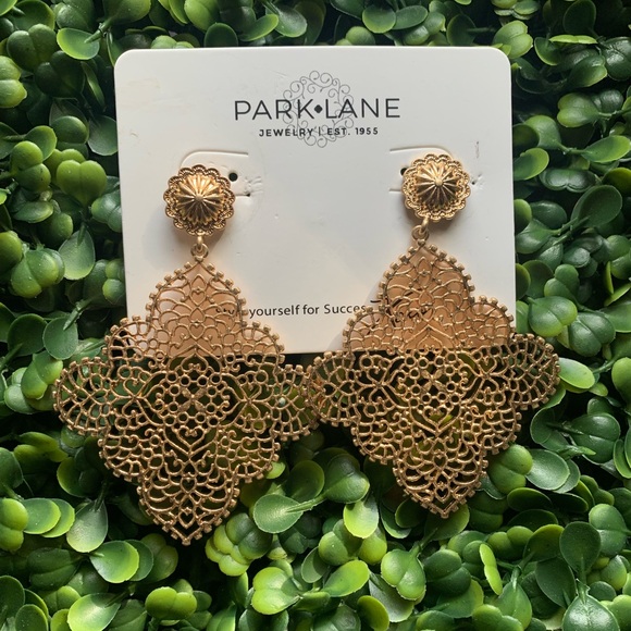 Park Lane Jewelry - Park Lane “CORALIE” Intricate Gold Earrings